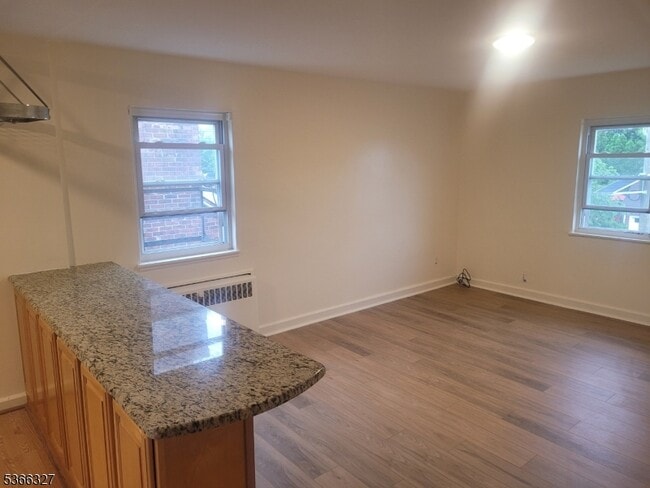 Building Photo - 136 Belmohr St