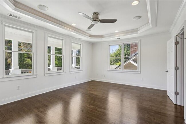 Building Photo - 546 Highland Ave NE