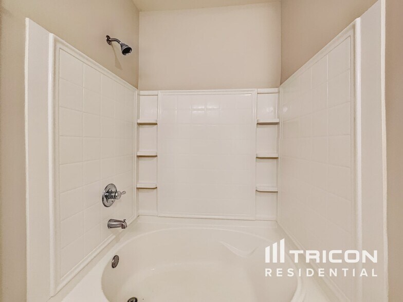 Building Photo - 7894 Bluefin Trail