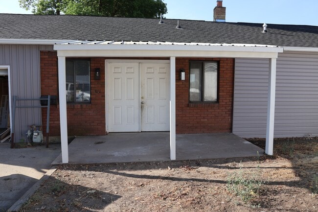 Building Photo - 380 E 700 S