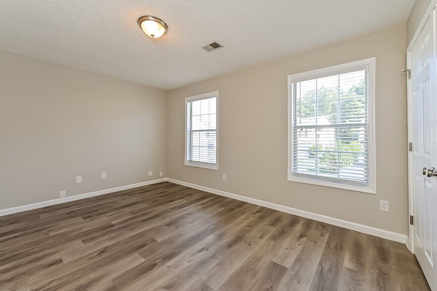 Building Photo - 1603 Blossom Dr