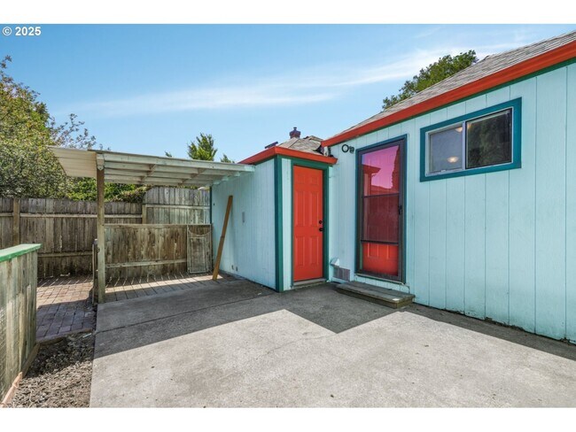 Building Photo - Warner Street Northeast