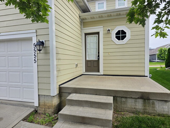 Building Photo - 5555 S Prairie View Dr
