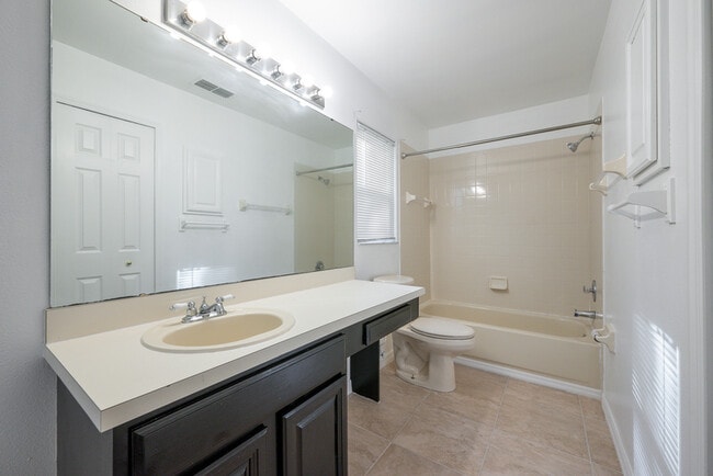 Building Photo - 10478 Sun Villa Blvd