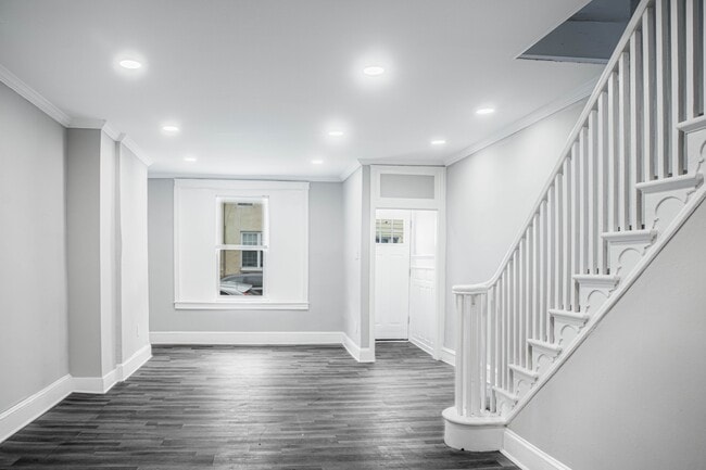 Building Photo - 2348 Moore St