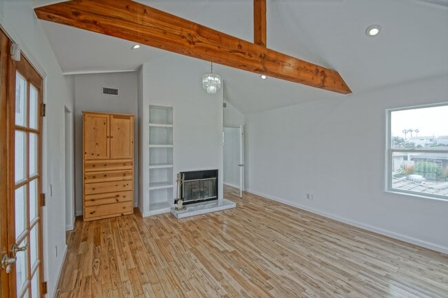 Building Photo - REMODELED, BRIGHT & SPACIOUS, 2-STORY HOME...