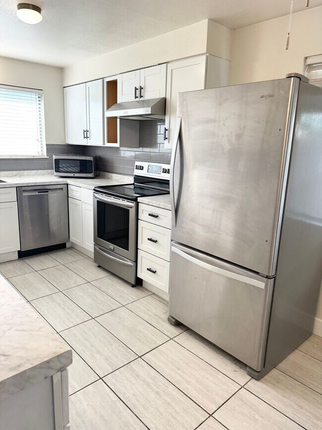 Building Photo - For Rent – 4302 W Kennewick Ave #1
