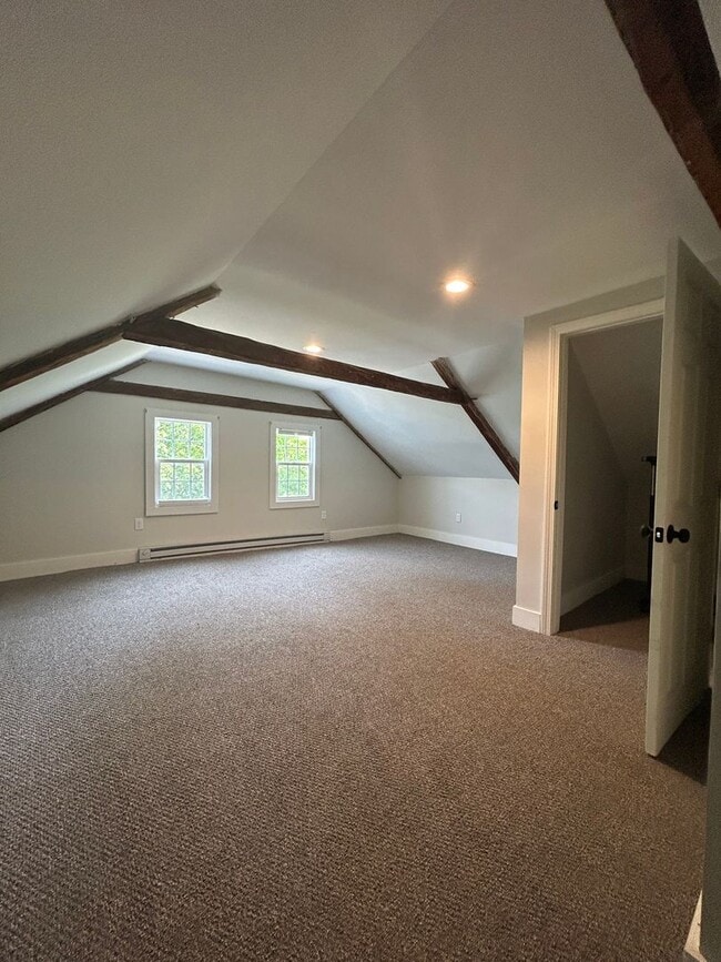 Building Photo - Beautiful renovated 5 bedroom 2.5 bath sin...