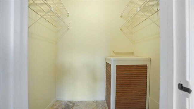 Building Photo - 3123 Oakland Shores Dr