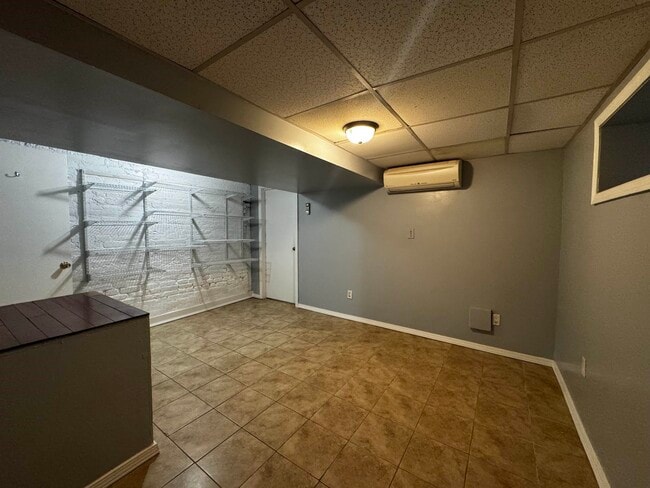 Building Photo - 45A Van Reypen St