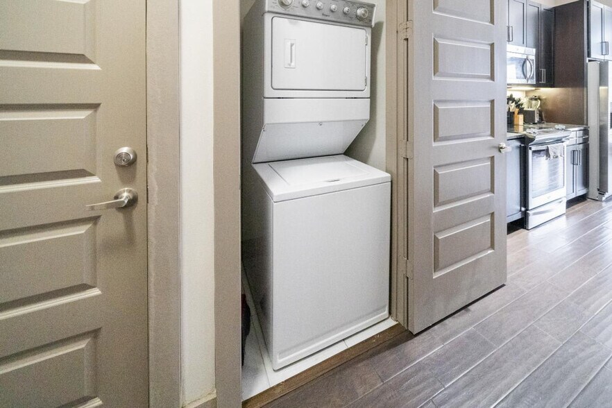 Building Photo - 1251 State St