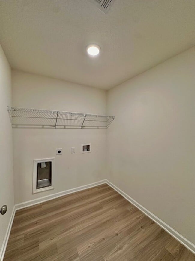 Building Photo - Beautiful 4/2/2 newer home for rent w/ community pool, playground, picnic area!