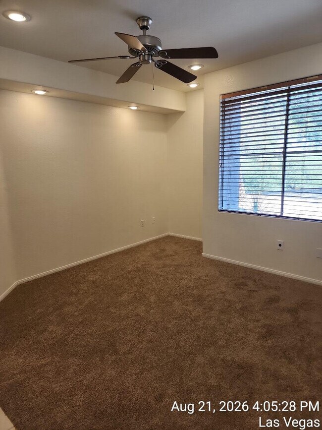 Building Photo - 664 Peachy Canyon Cir
