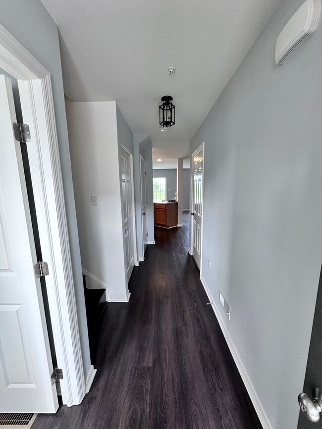 Building Photo - 3 Bedroom 2.5 Bathroom Townhome in Palmyra