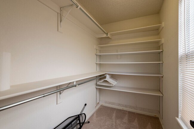 Building Photo - Wonderful 4-bed, 3-bath home adjacent to walking paths and parks