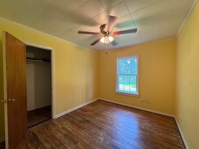 Building Photo - 3 Bed 1 Bath House