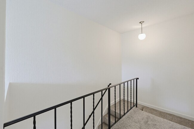 Building Photo - 52 Rosewood Dr
