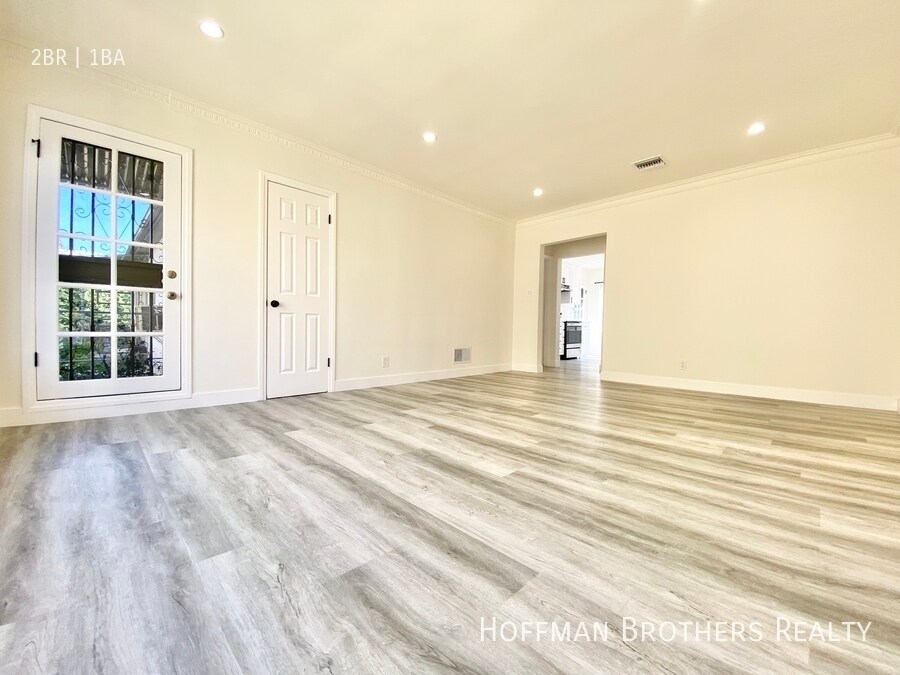 Building Photo - 441 1/2  N Hayworth Ave -A