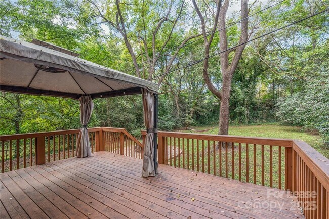 Building Photo - 712 Seldon Dr