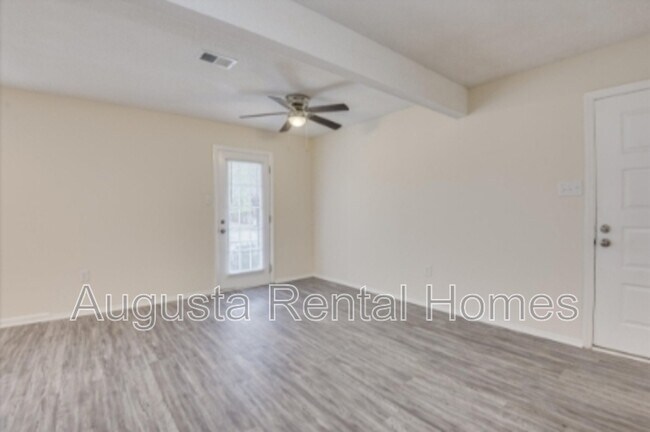 Building Photo - 2575 1/2 Tobacco Road - A