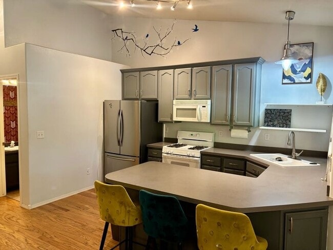 Building Photo - 3867 S Mitchell Cove