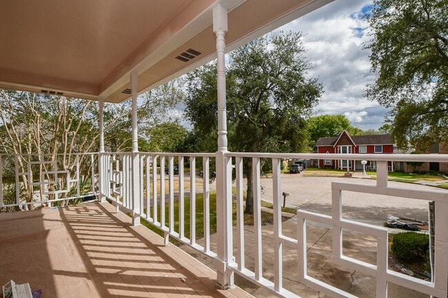 Building Photo - 14938 Mesita Dr