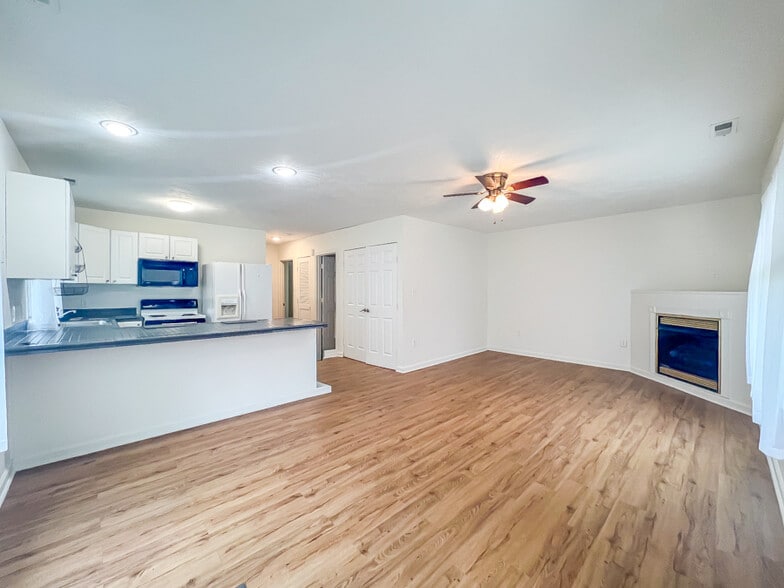 Building Photo - 36 Fox Hill Dr