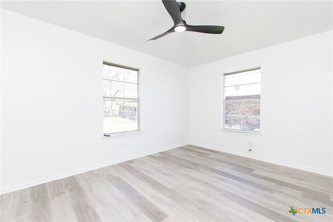 Building Photo - 1609 Hughes Ave