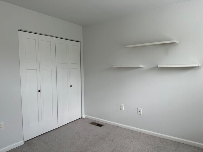 Building Photo - 3685 Clauss Dr