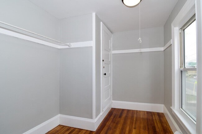 Building Photo - 145 Pleasant St