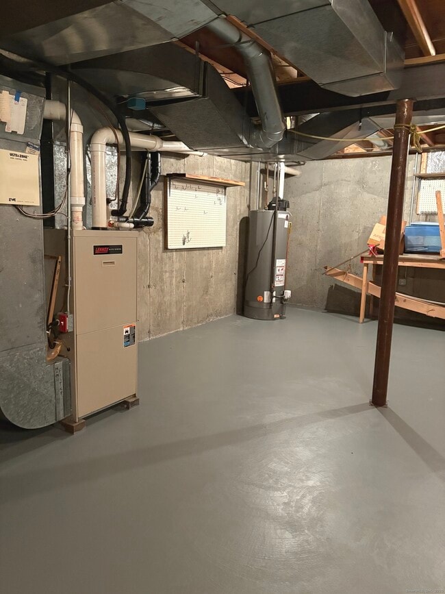 Building Photo - 5 Howes Ct