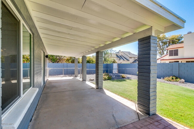Building Photo - 1115 W Barrow Dr
