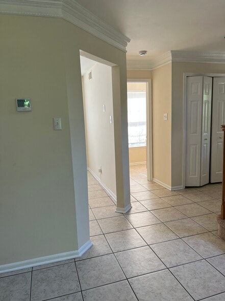 foyer by half bath - 29 Worlidge Ct