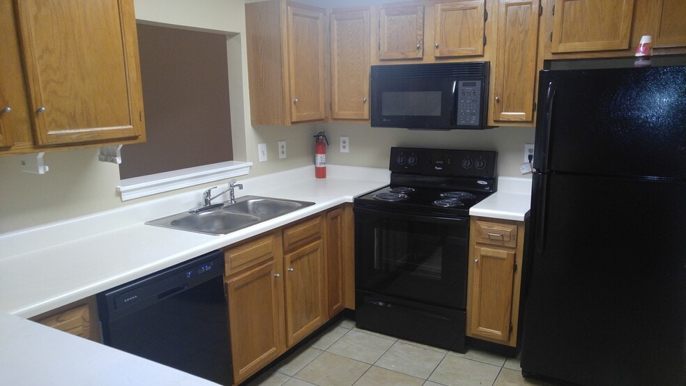 Building Photo - 1924 Cornell Way