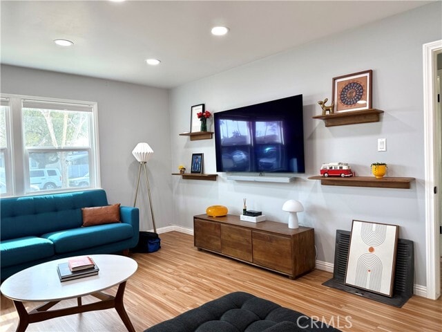 Building Photo - 115 W Valencia Ave