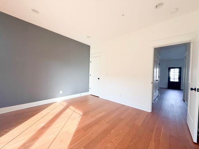 Building Photo - 4-Bedroom HOA Townhome with Pool Access Near Downtown Cookeville