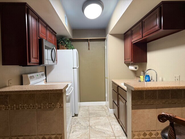 Building Photo - 6701 Eastridge Rd