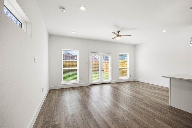 Building Photo - 4512 Noble St