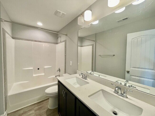 Building Photo - Spacious 4 Bedroom, 2 And A Half Bath Nest...