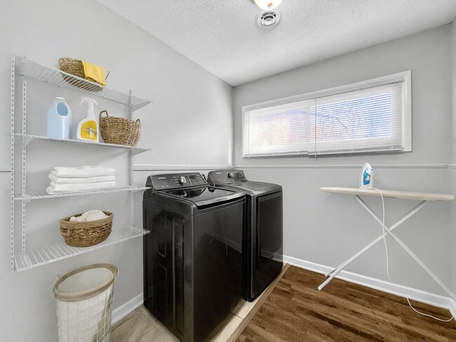 Building Photo - Spacious 4 Bed,1 Bath Home in Kansas City