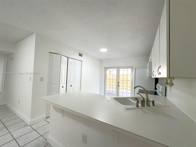 Building Photo - 3562 W 80th St