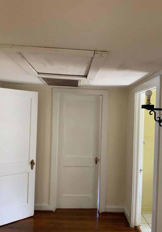 Building Photo - 204 Thames St