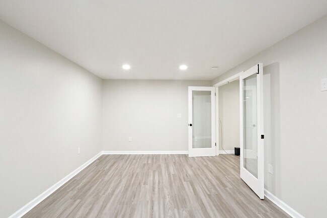 Building Photo - 703 Oak Creek Rd