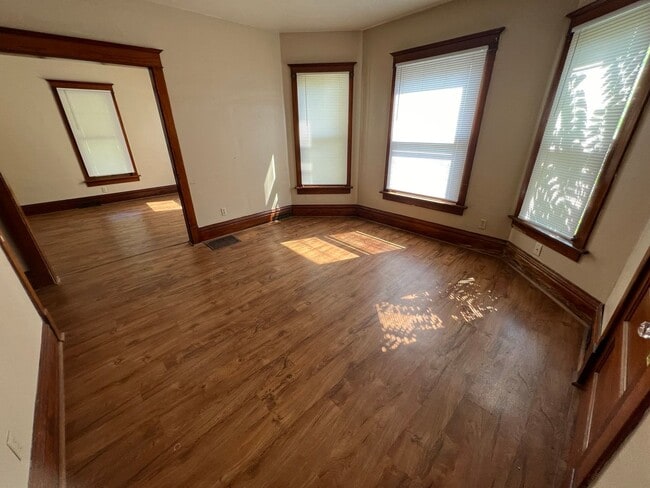 Building Photo - Large 4 bedroom house east of campus for A...