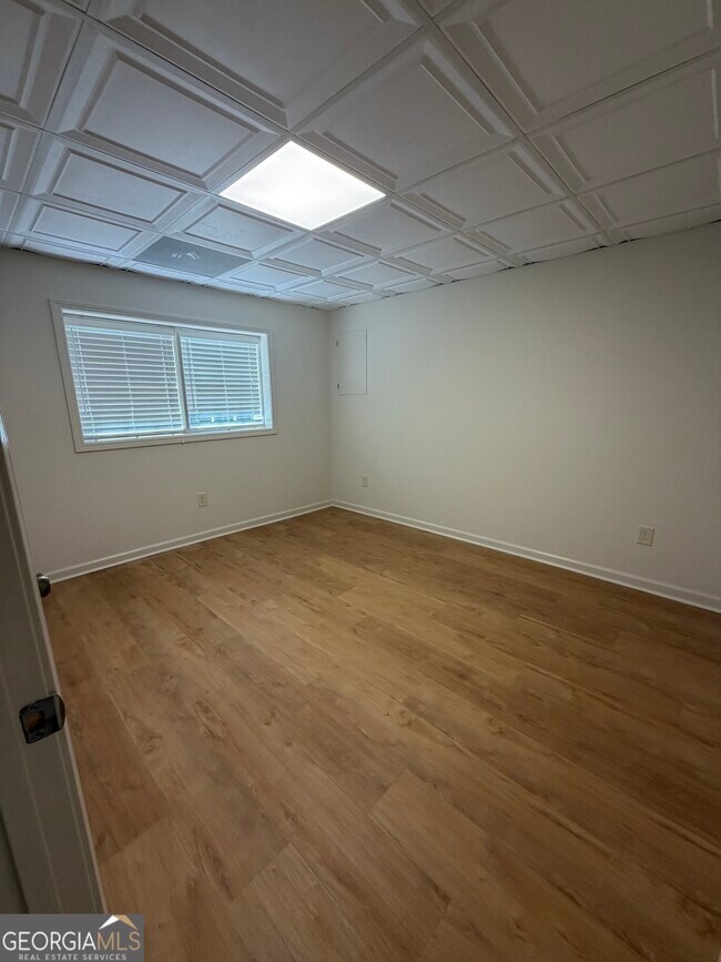 Building Photo - 402 Skyline Dr
