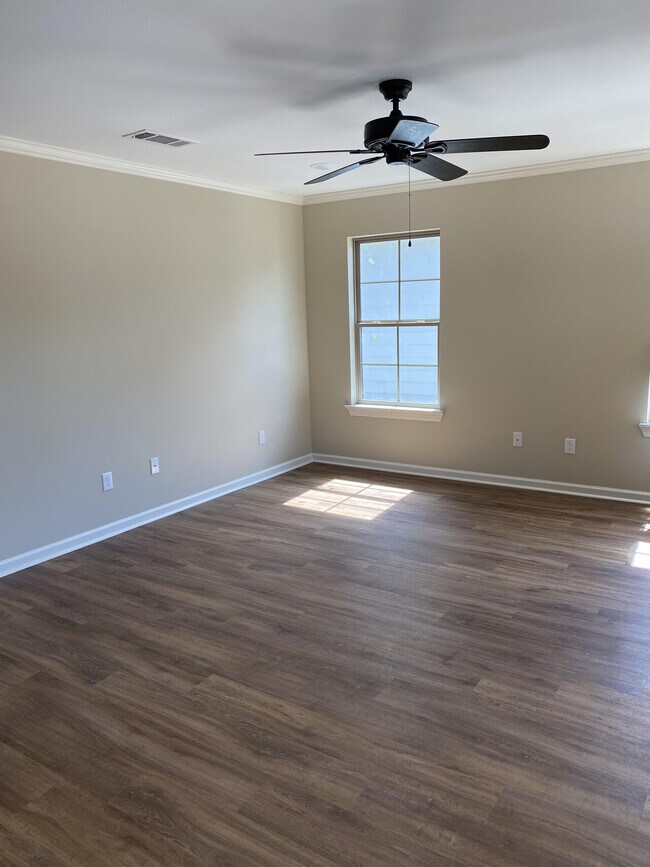 Fox Creek Townhomes 9013 Fox Creek Dr. Pineville LA 71360 Apartment