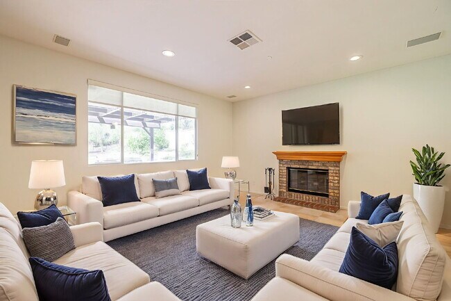 Building Photo - Executive 5-Bedroom Pool Home with Dual Master Suites in Stevenson Ranch