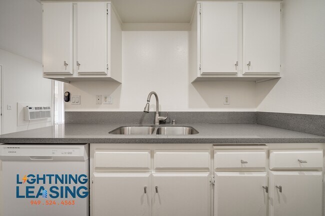 Building Photo - 5121 Klump Ave