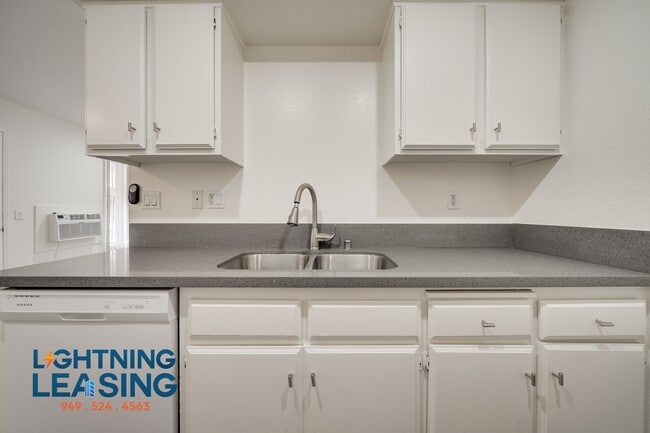 Building Photo - 5122 Klump Ave