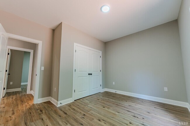 Building Photo - 109 Tosh Ln